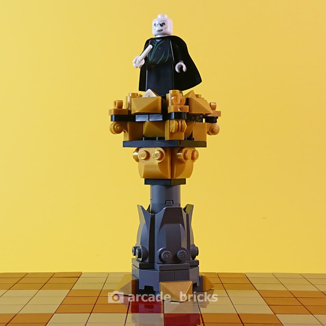 arcade_bricks_chess_evil_01_king